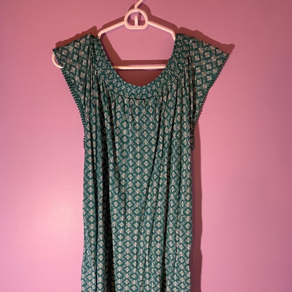 Green top - Picture 2 of 2